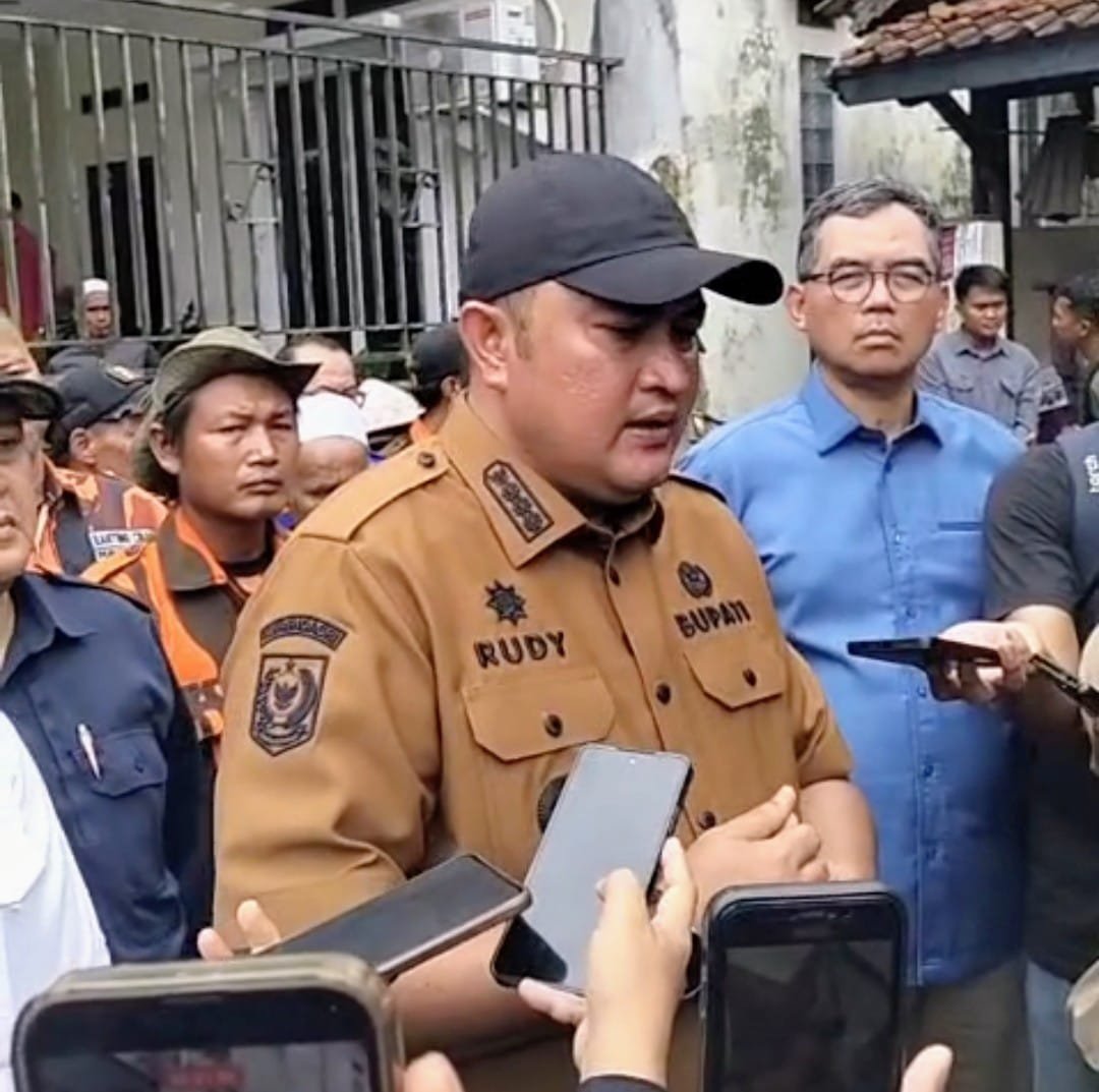 Bupati Bogor Kunjungi Warga Terdampak Bencana Di Sukamakmur, Pemkab Segera Berikan Bantuan