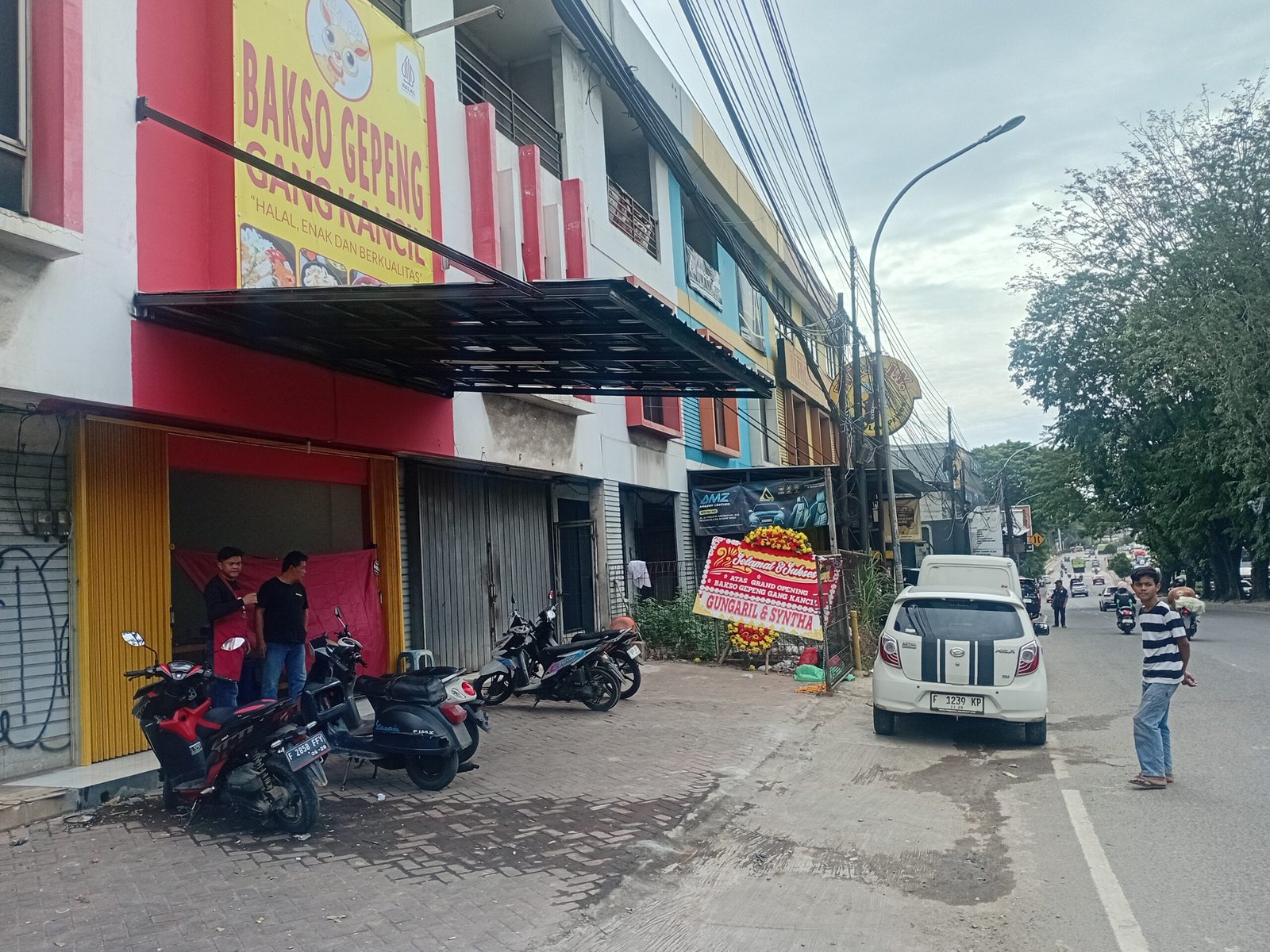 Bakso Gepeng Gang Kancil: Tetap Ramai