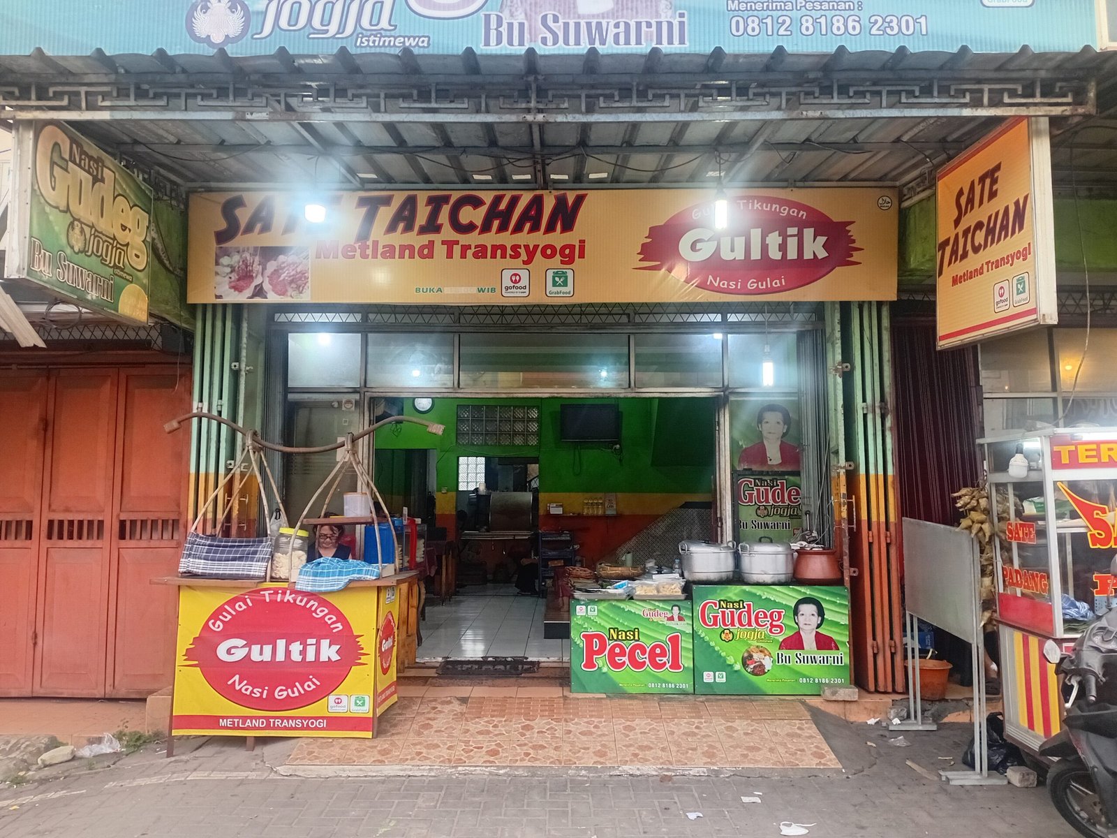 Nasi Pecel dan Gudeg Yogya Ny. Suwarni Kuliner Unggulan di Cileungsi