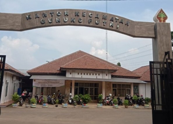 Camat Gunung Putri Kurang Peka, Terhadap Warga Desa Tlajung Udik Yang Disunat Dana BSPS-nya