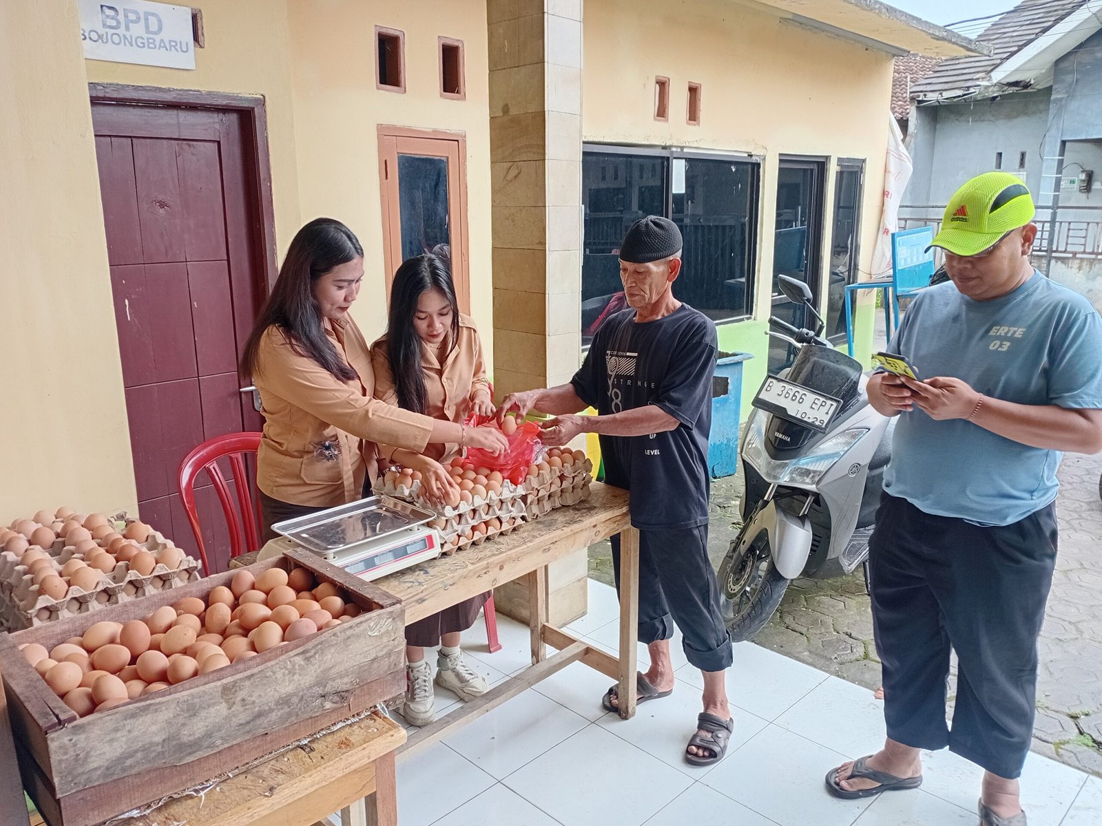 Badan Usaha Milik Desa Bojongbaru mengadakan Bazar Murah Produk Hasil Ketahanan Pangan