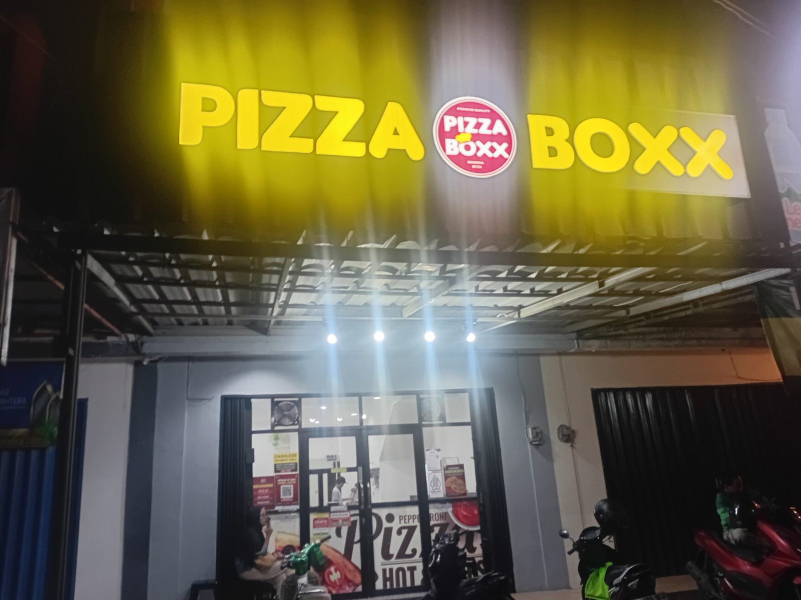 Gerai Pizza Boxx di Permata Cibubur Menolak Pembayaran Tunai