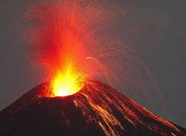 Gunung Anak Krakatau Erupsi: Status Siaga 