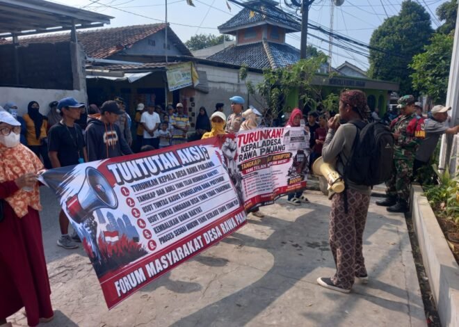 Tak Ada Kejelasan, Warga Melakukan Aksi Minta Kades Rawa Panjang Mundur